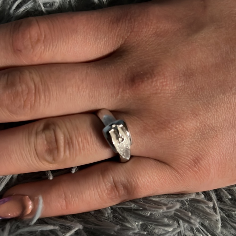 silver ring - Picture 2 of 2